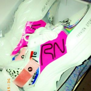 *NEW HAVENT BEEN WORN Shoes for Girls (9)